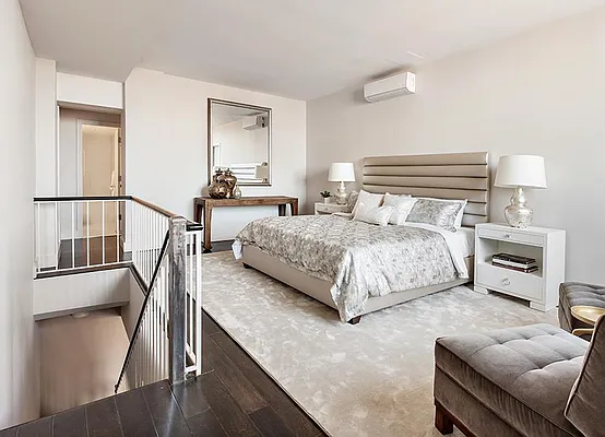 Sold by Warburg | media 16
