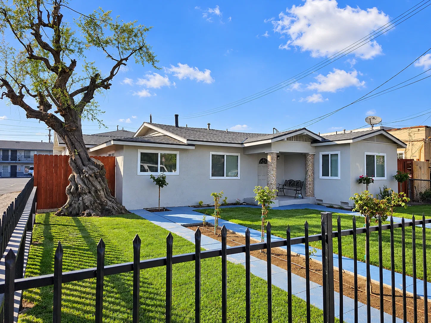 5 bed, 1900 sqft, $4,495 — Photo 3