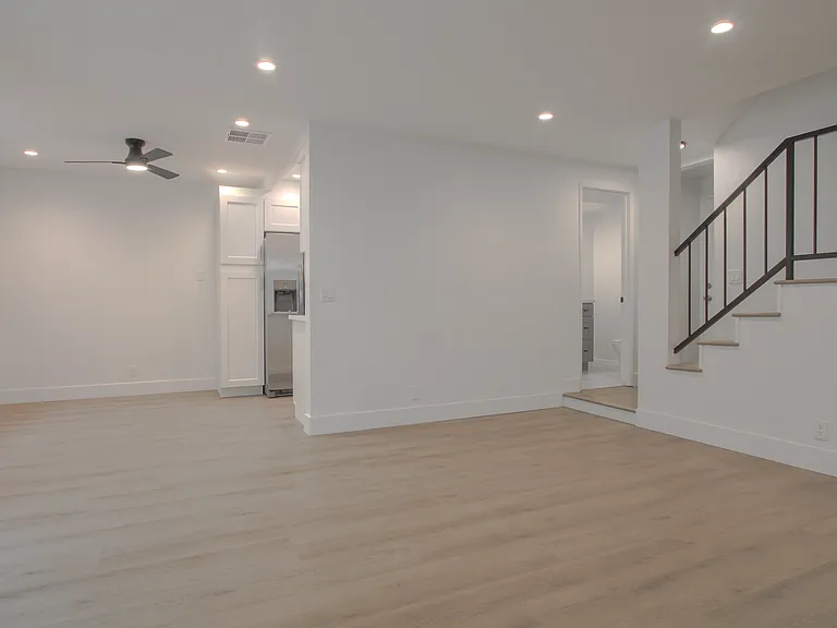 9603 Van Nuys Blvd #B — Photo 4