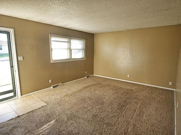 4th image of 2215 Drum Ave