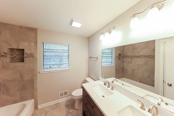 704 Alice St — Photo 7