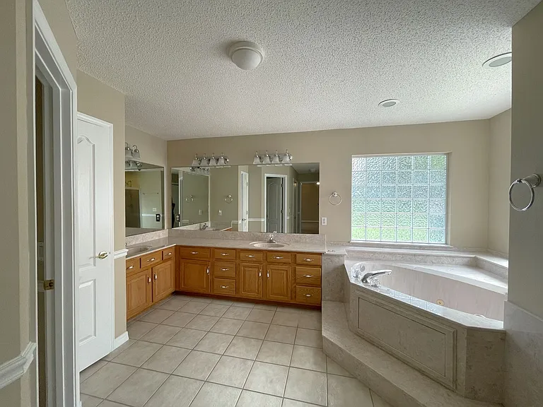205 Wedgewood Ln — Photo 13