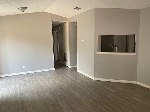 4th image of 4040 Sunrise Creek Dr