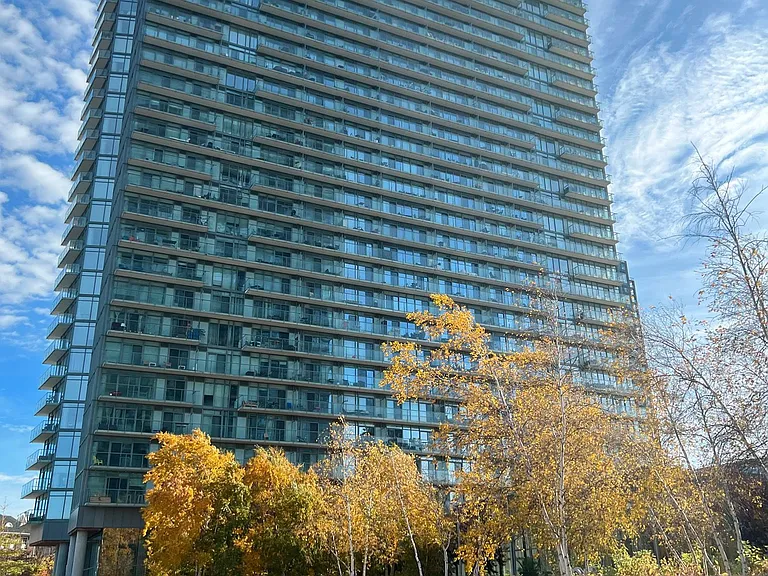 105 The Queensway #1008 — Photo 19