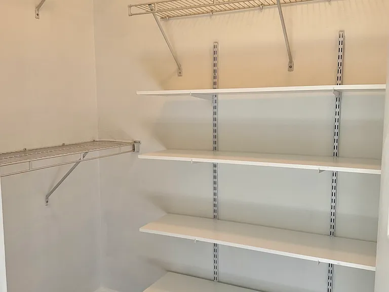 Master Bedroom Walk In Closet