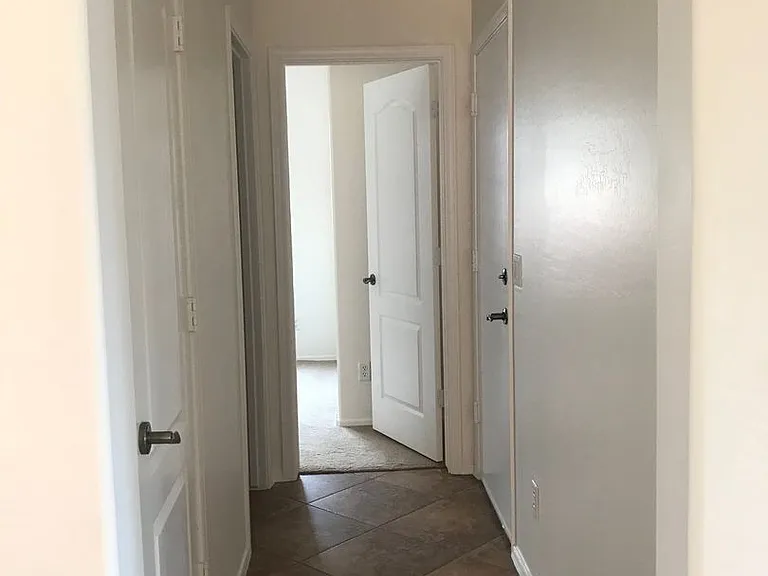 14666 W Mauna Loa Ln — Photo 9