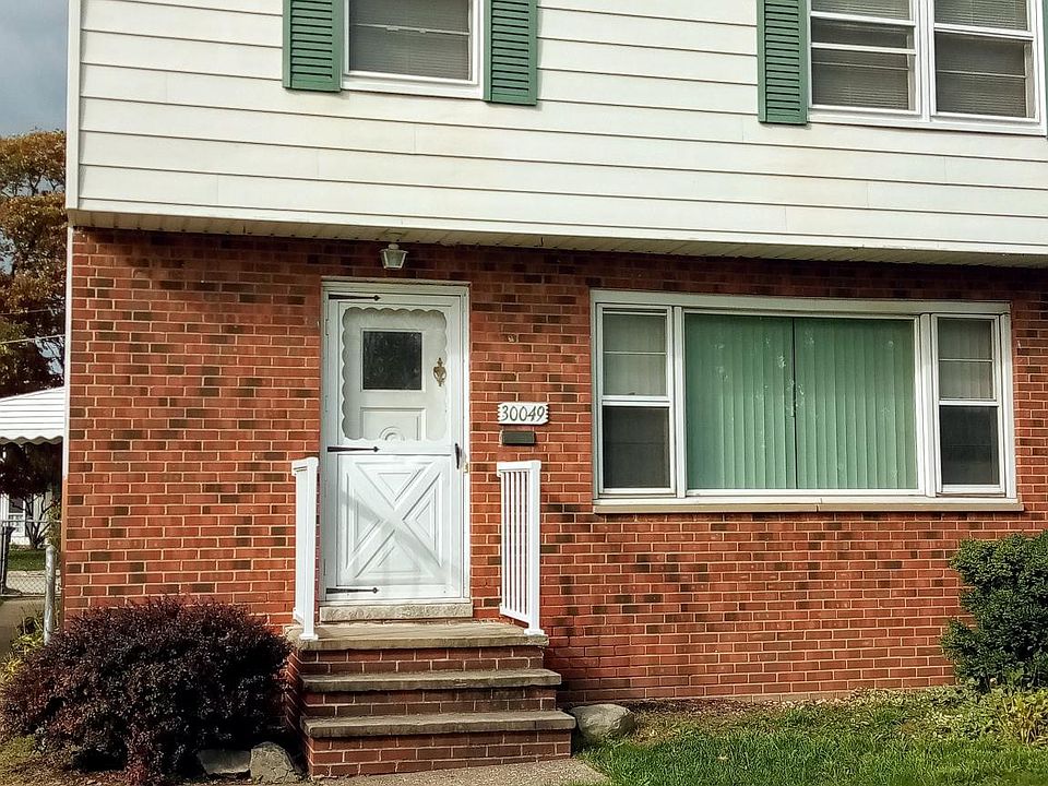 3BR/2.5BA Colonial in Wickliffe,OH