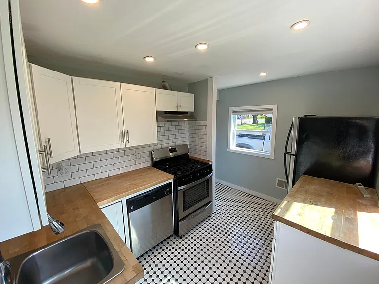 3 Genesee Ave — Photo 8