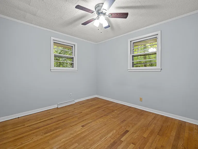 809 Ward St — Photo 31