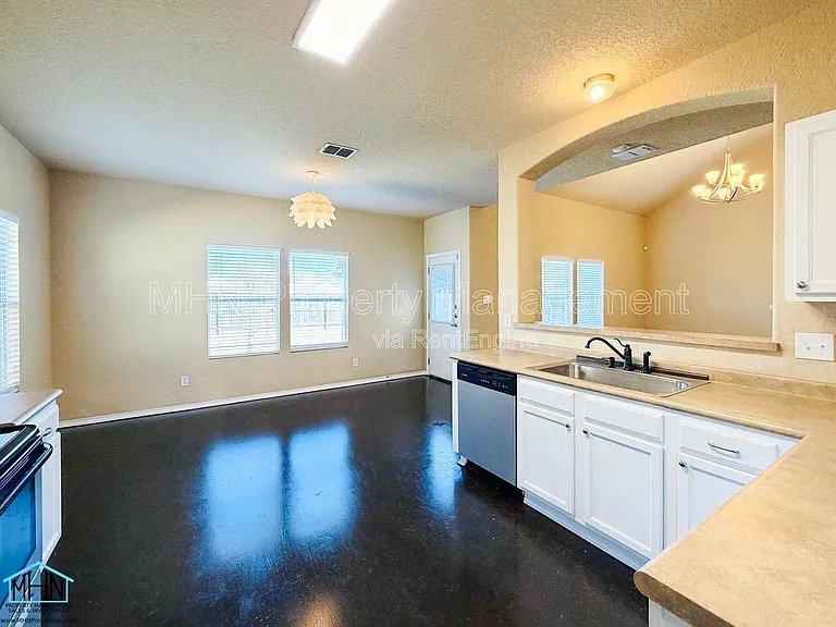 5630 Sendero Spg — Photo 5