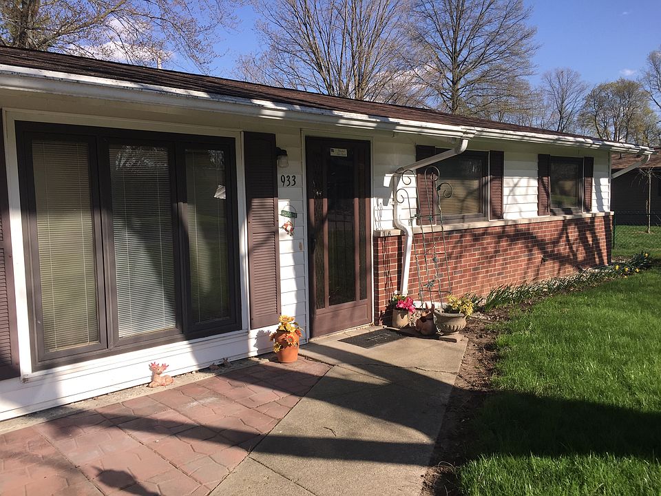 Front exterior/front patio