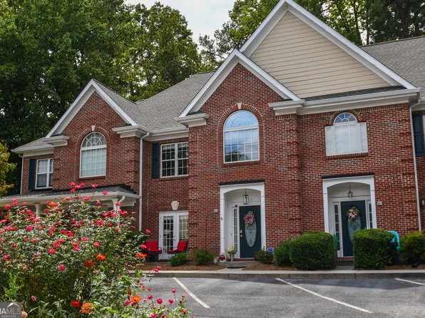2075 Pine Tree Dr, Buford, GA 30518