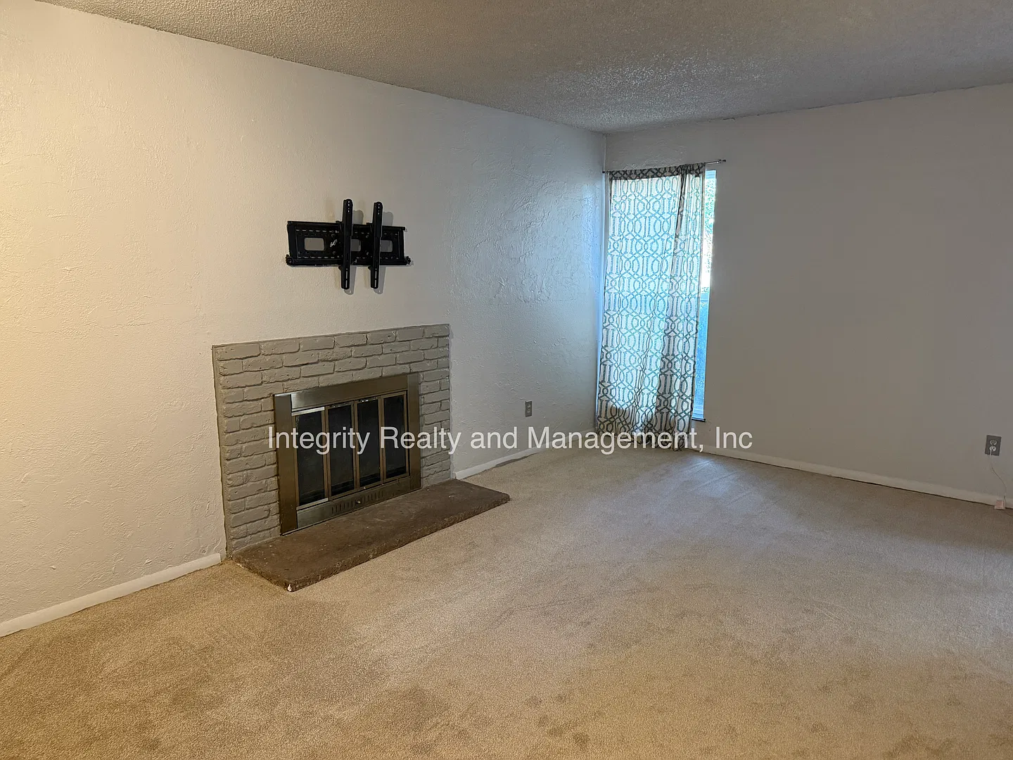 1 Bed/ 1 Bath, 711 Sqft - 9757 E Peakview Ave Unit B03 Englewood, CO 80111 — Photo 3