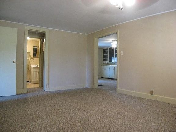 130 Hilltop Living Room