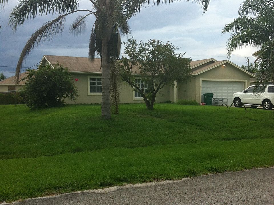 1st image of 437 SW Meadow Ter