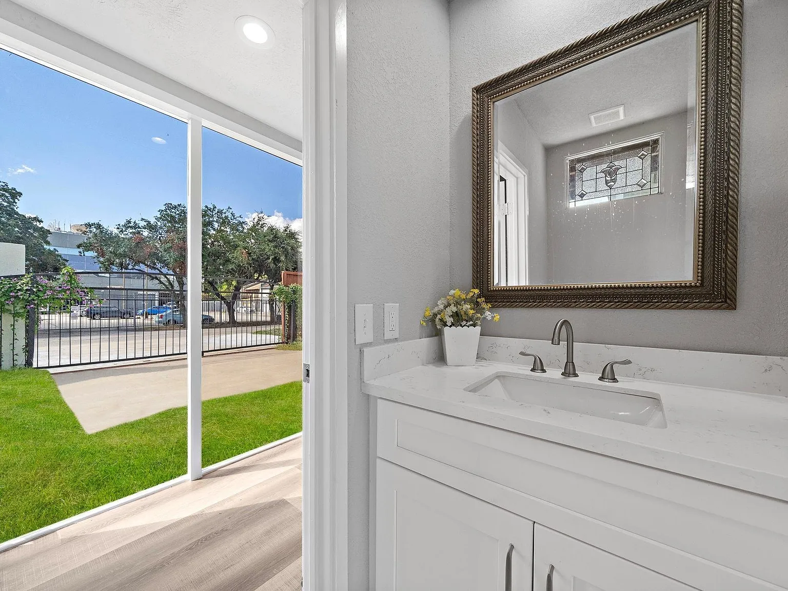 2 bed, 2.5 bath, 1935 sqft, $3,200 — Photo 4