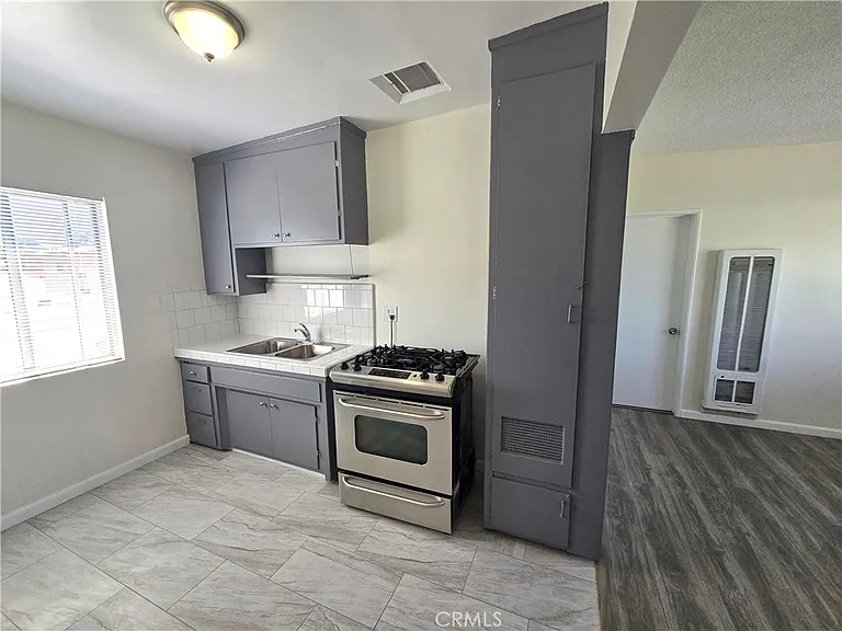1140 W 120th St #8 — Photo 5