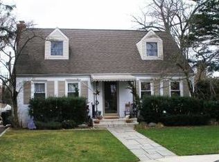 12 Kent Ct, Rockville Centre, NY 11570