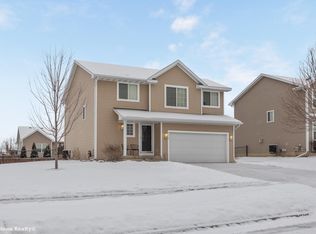 775 SE Finch Cir, Waukee, IA 50263