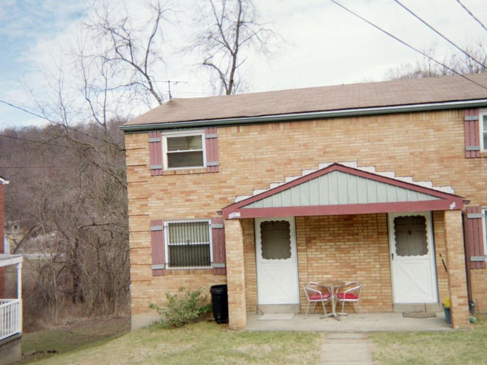 Exterior of duplex on a dead end street