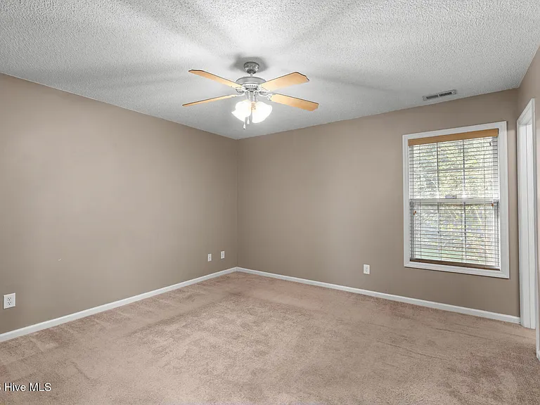 101 Barrington Ct — Photo 8