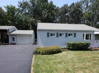 3 Thames Dr, Niskayuna, NY 12309