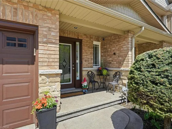 84 Periwinkle Dr, Hamilton, ON L0R 1P0