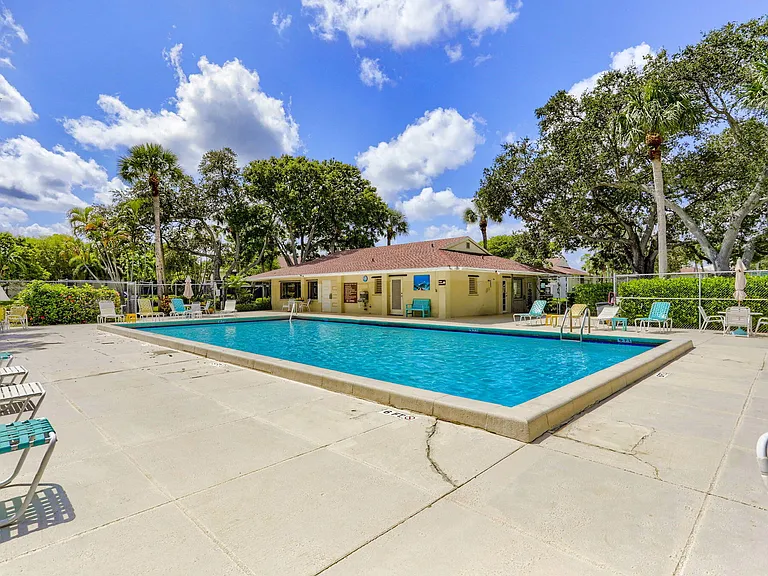 6485 Chasewood Dr #G — Photo 36