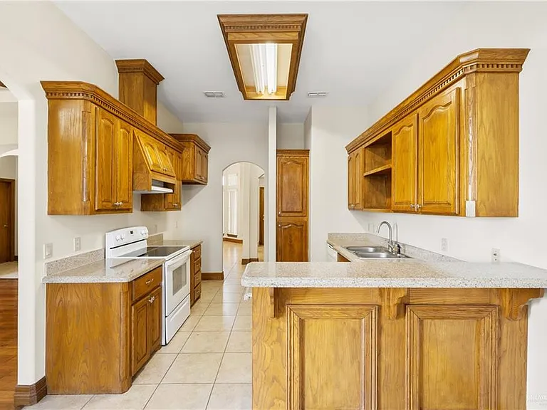801 New Orleans Cir — Photo 12