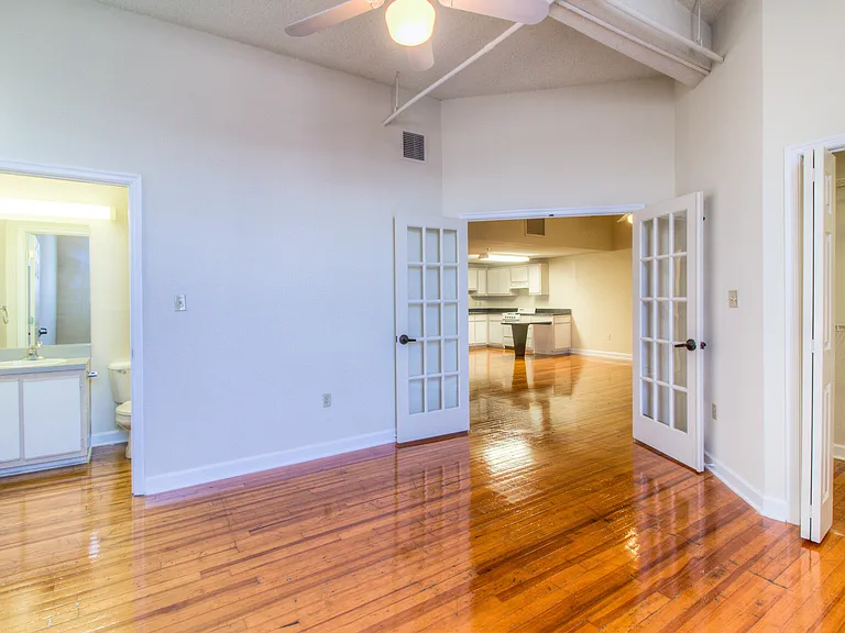 Sydnor Flats — Photo 18