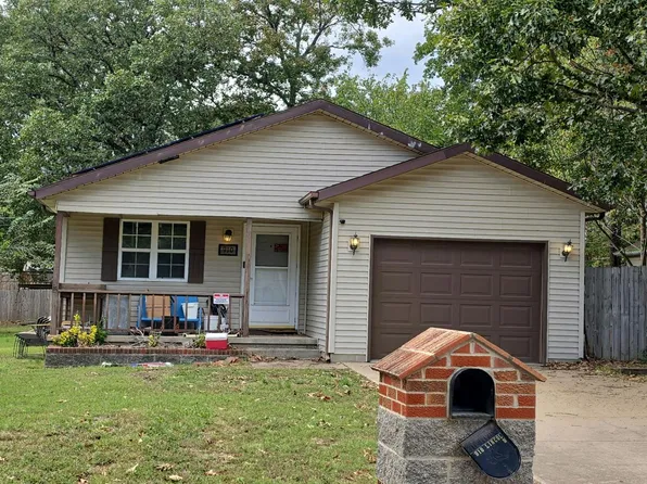 910 N Lincoln St, Carterville, MO 64835