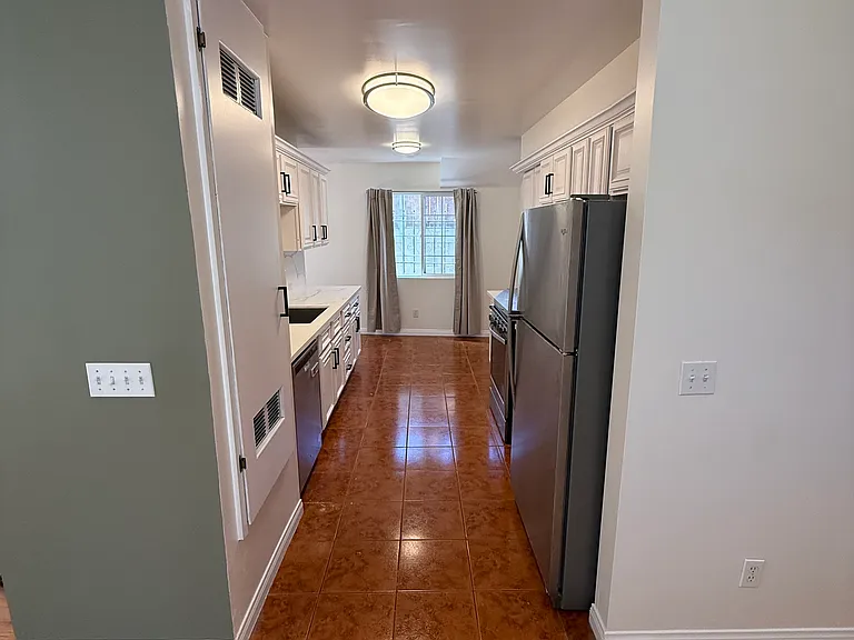 2446 S Centinela Ave — Photo 11