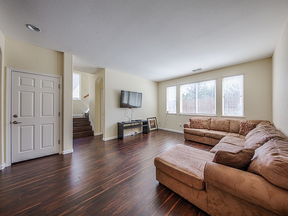 1st image of 1422 Wood Creek Dr