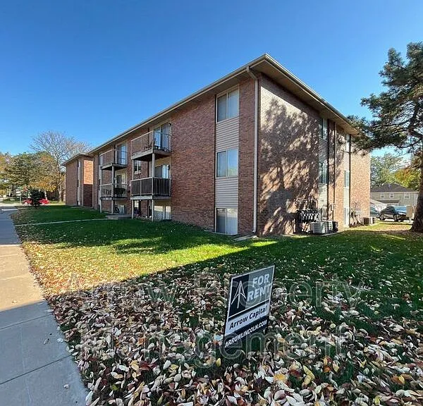 3341 Holdrege St #6 — Photo 9