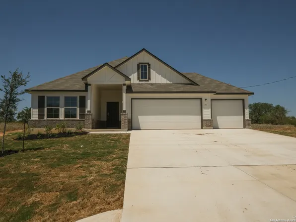 153 Cheyenne Drive, Floresville, TX 78114