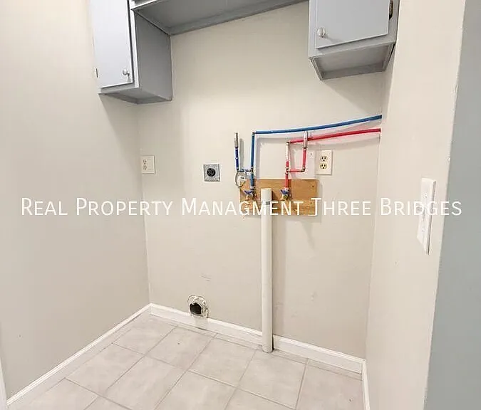 9024 Forest Ave — Photo 8