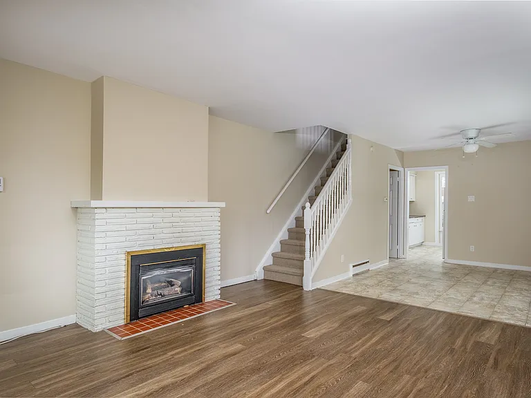 153 Arbour Glen Cres — Photo 9