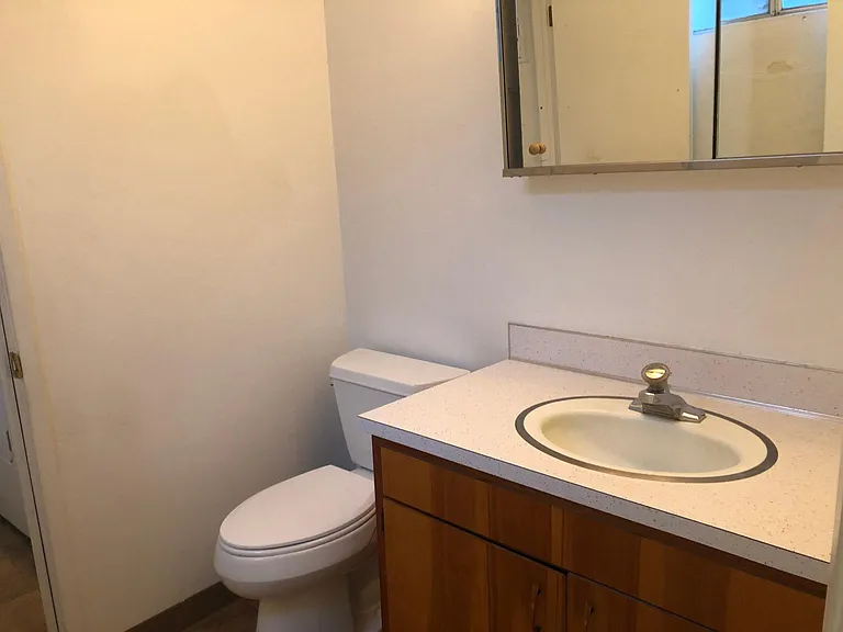 450 NW Larry St — Photo 9