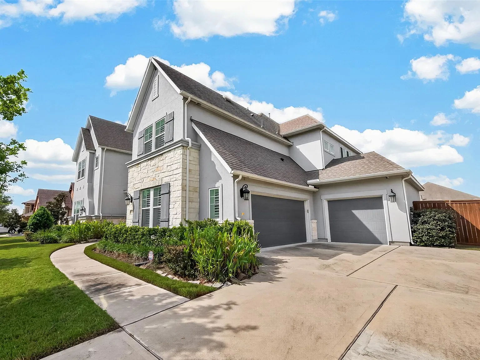 5 bed, 5.5 bath, 5265 sqft, $6,000 — Photo 2