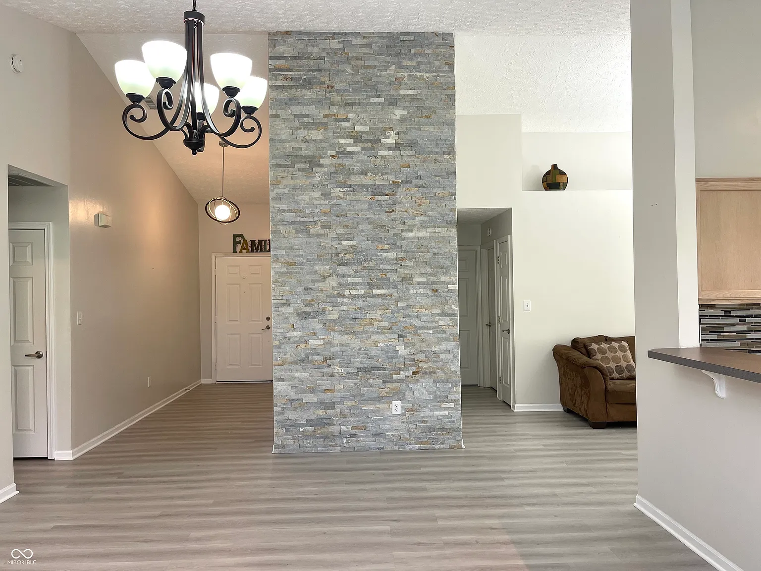 3 bed, 2.0 bath, 1583 sqft, $2,150 — Photo 3