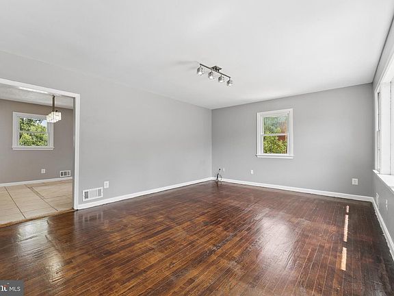 5th image of 8816 Saunders Ln