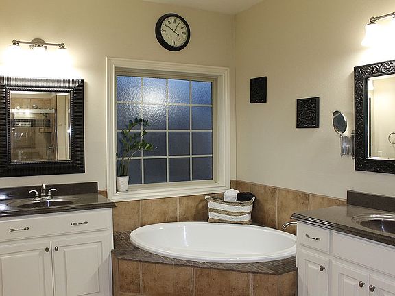 4th image of 7 Ludlow Cir