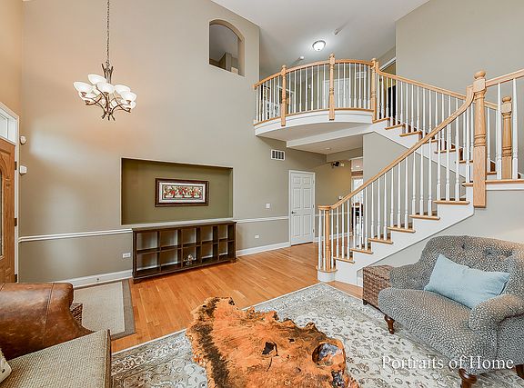 3rd image of 607 Bourbon Ln #607