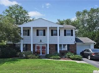 6 Whitney Rd, Bayville, NY 11709