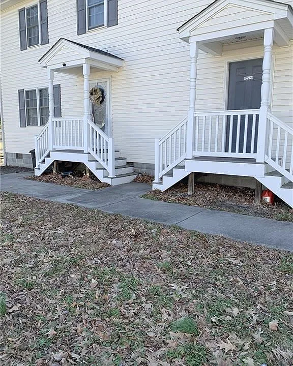 627 Della St #3