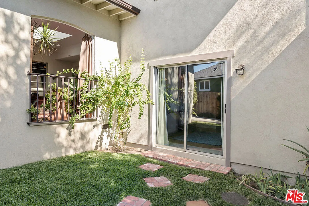 1 bed, 1.0 bath, 800 sqft, $2,400 — Photo 3