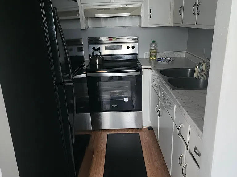 3701 Greenway Ct E — Photo 3
