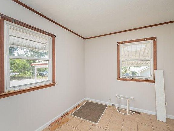 5th image of 3830 Dyches Rd
