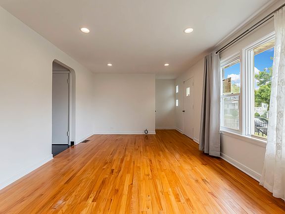 5th image of 4830 S Ridgeway Ave