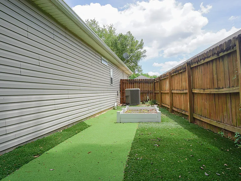 212 Ladue Ave — Photo 32